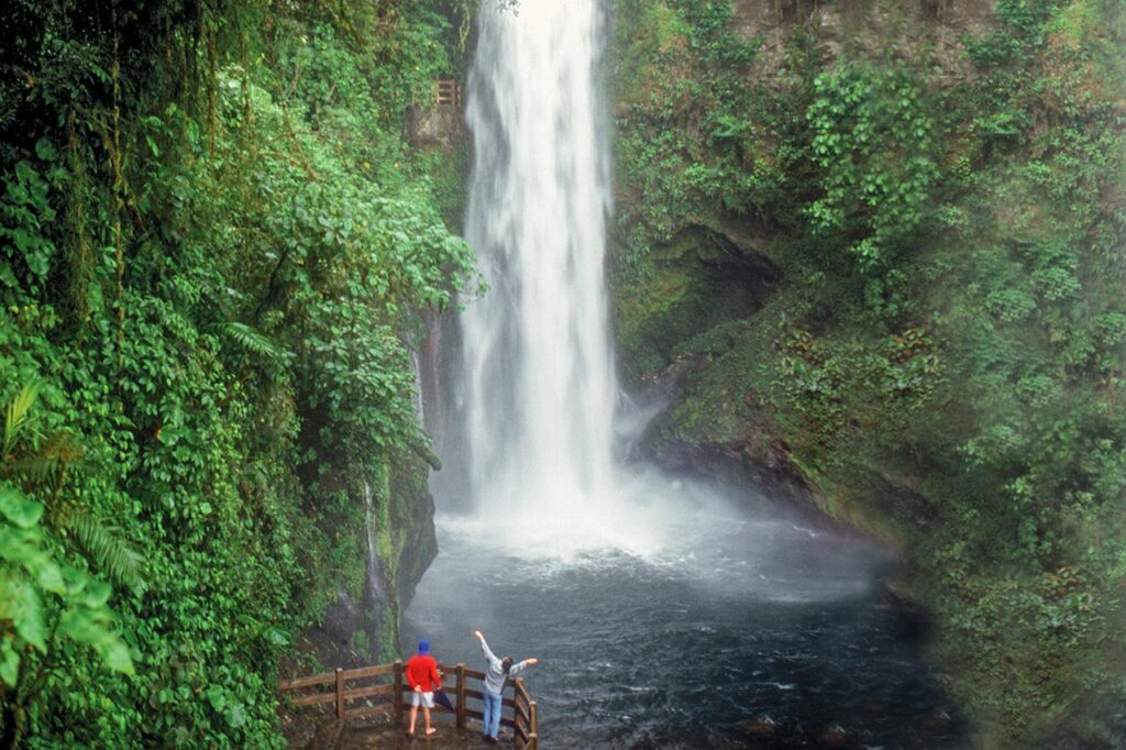 la Paz Waterfall