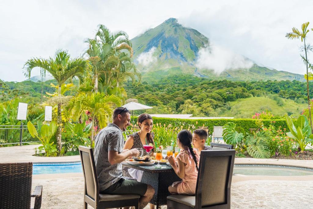 family eating as a family hotel in Hotel Kioro