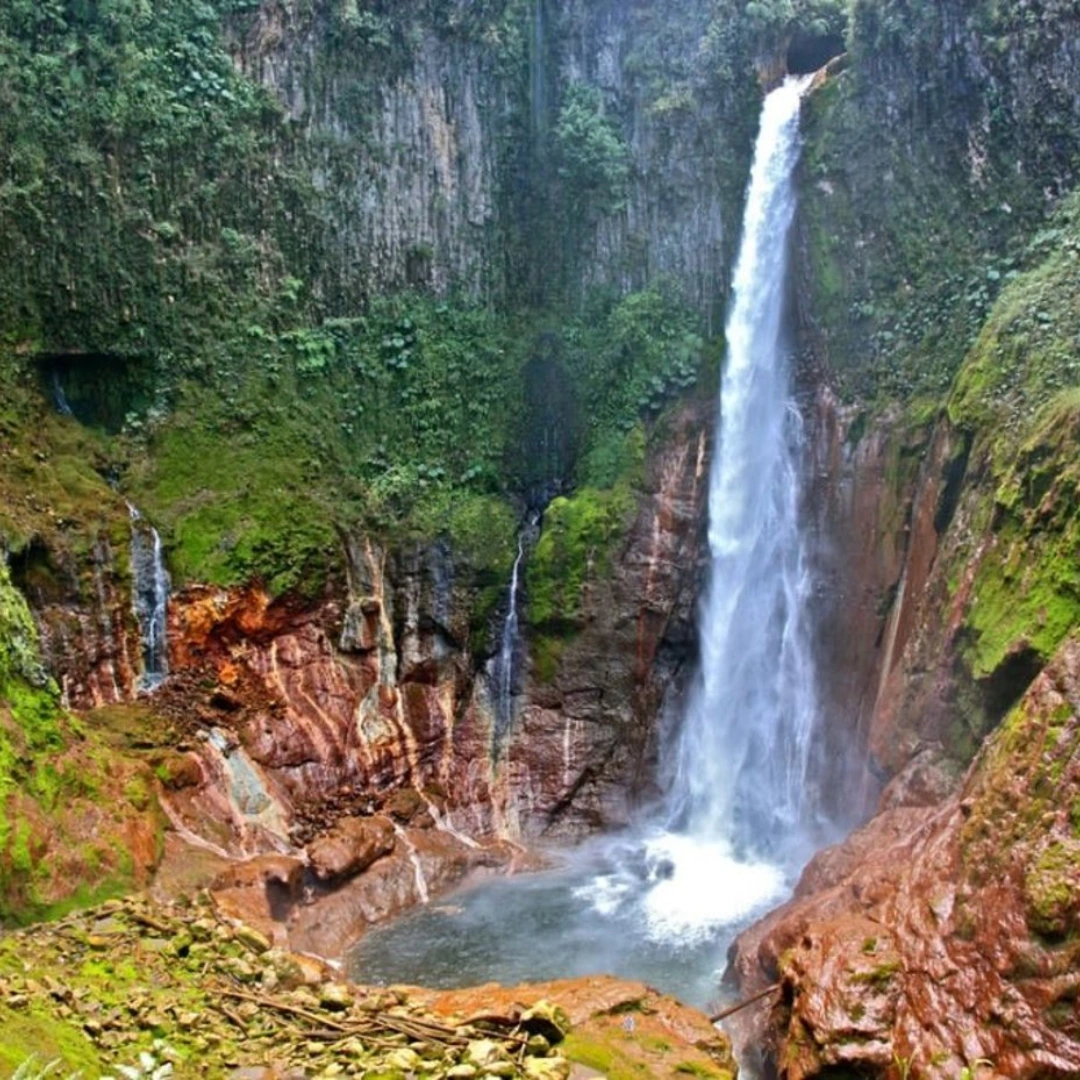 Bajos del toro waterfall