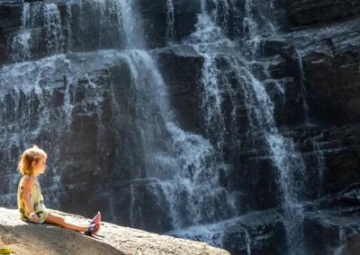 A child walks along a serene beach, capturing the calm and freedom that Costa Rica offers to traveling families. Ideal visual for articles on kid-friendly beaches, slow travel, and nature play.